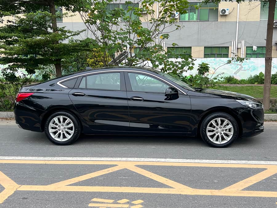 Hongqi H5 2022 Classic 1.5T DCT Flag Joy Edition - zdjęcie 8