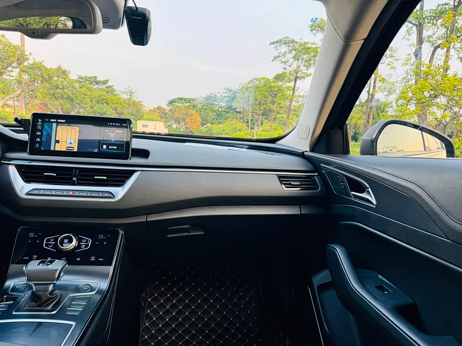 Hongqi H5 2022 Classic 1.8T Auto Intelligent Connected Edition - zdjęcie 13