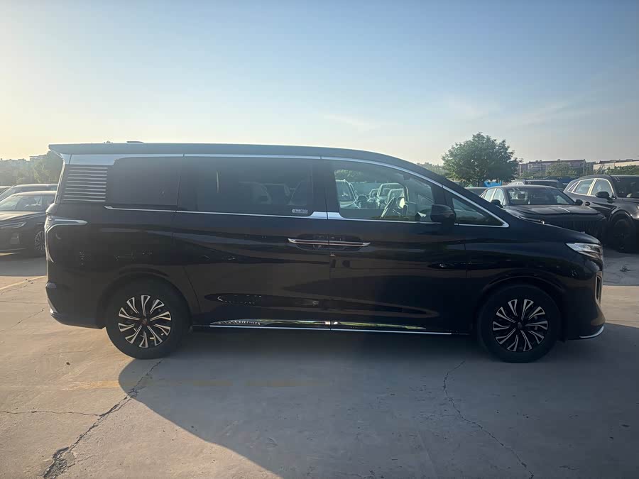 Hongqi HQ9 PHEV 2024 2.0T Four-Wheel Drive Luxury Edition - zdjęcie 4