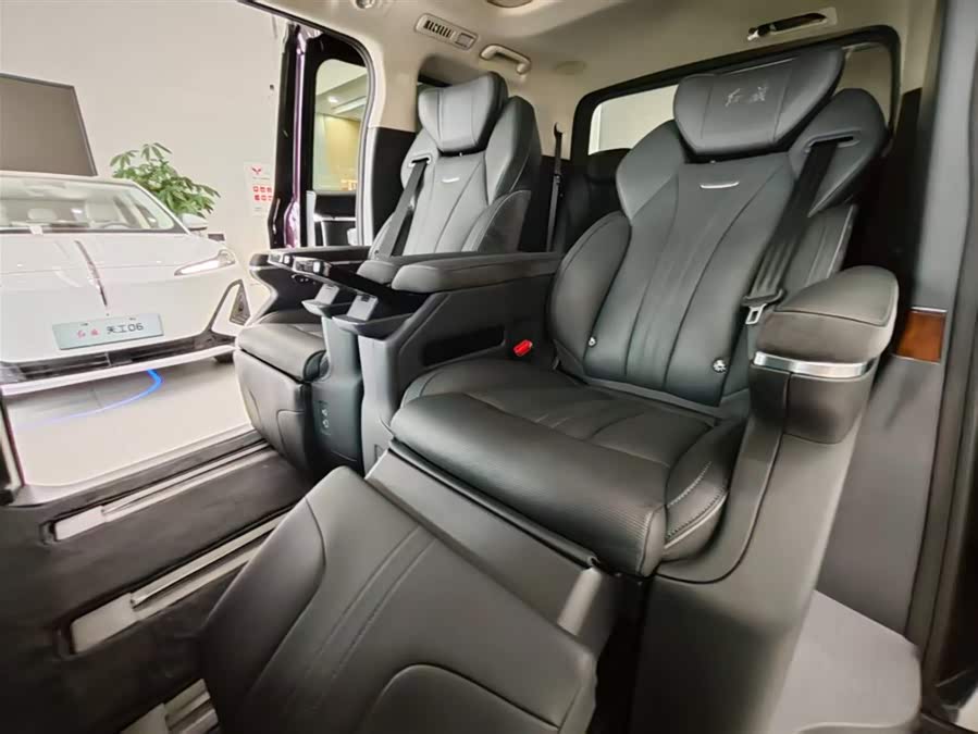 Hongqi HQ9 PHEV 2024 2.0T Four-Wheel Drive Luxury Edition - zdjęcie 9