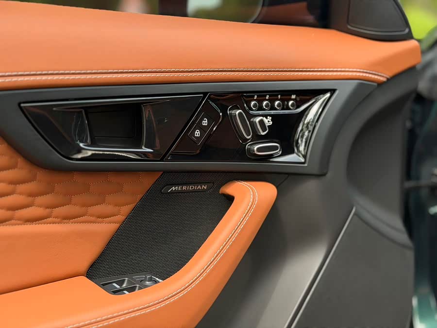 Jaguar F-TYPE 2024 P300 75th Anniversary Hardtop - zdjęcie 7