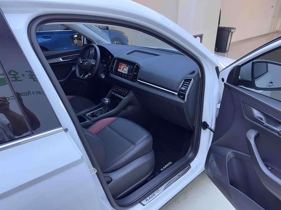 Karoq 2023 TSI280 Luxury - zdjęcie 11