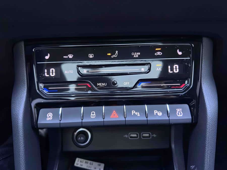 Karoq 2023 TSI280 Luxury - zdjęcie 15