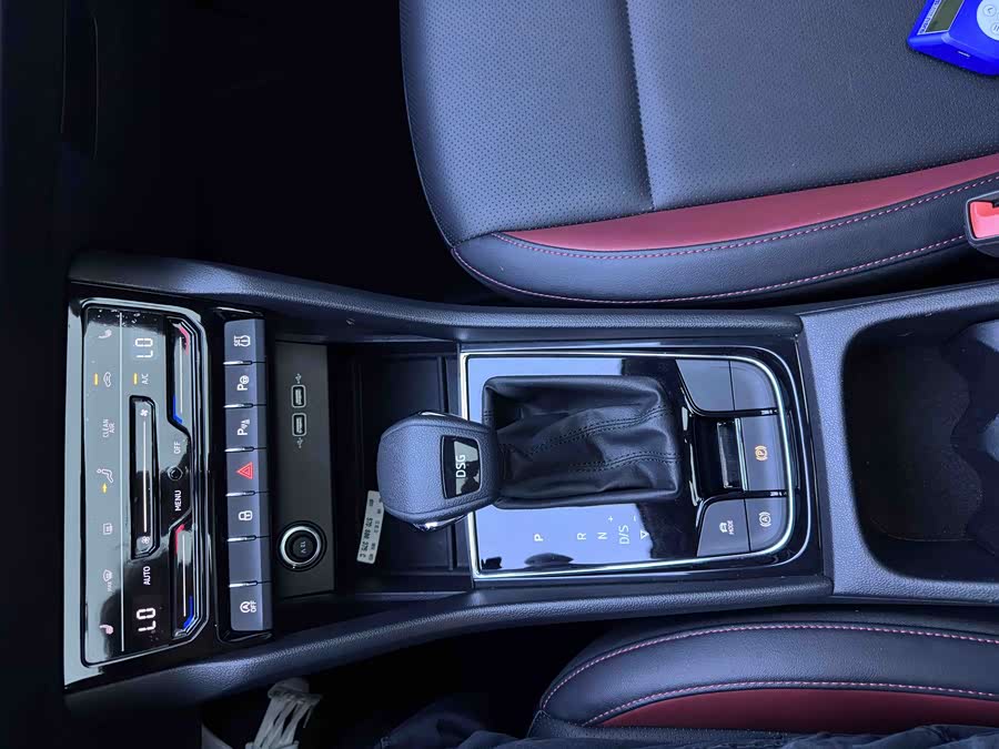 Karoq 2023 TSI280 Luxury - zdjęcie 20