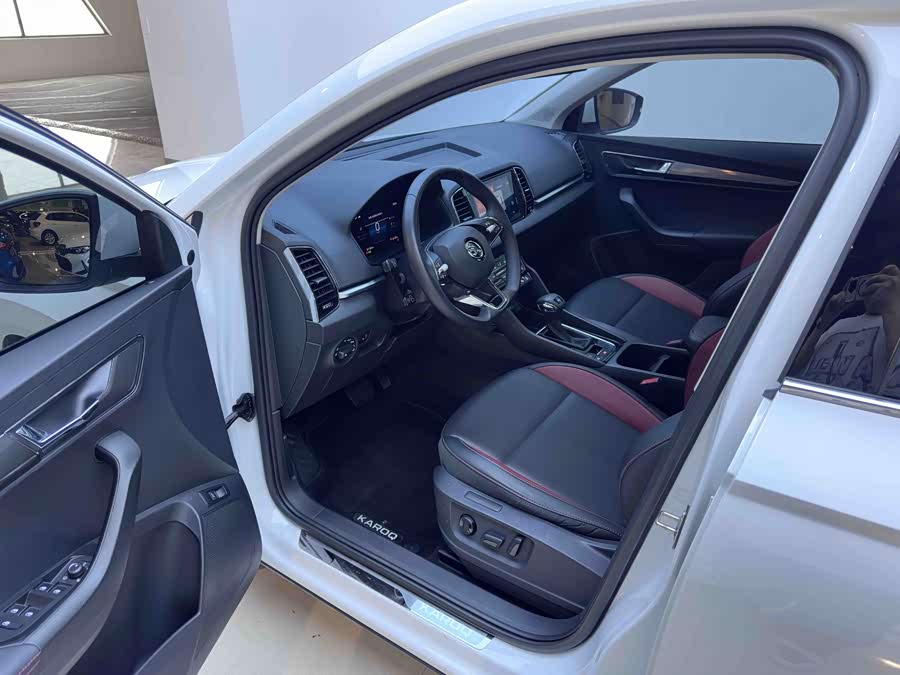 Karoq 2023 TSI280 Luxury - zdjęcie 10