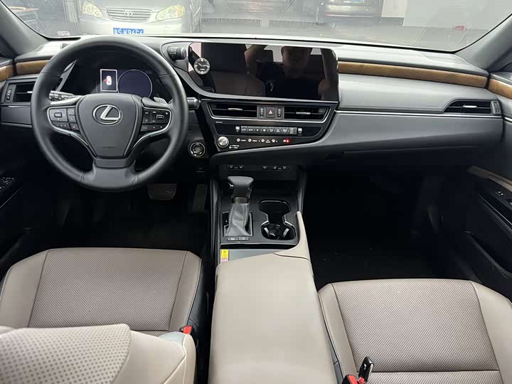 Lexus ES 2024 200 Premium - zdjęcie 13