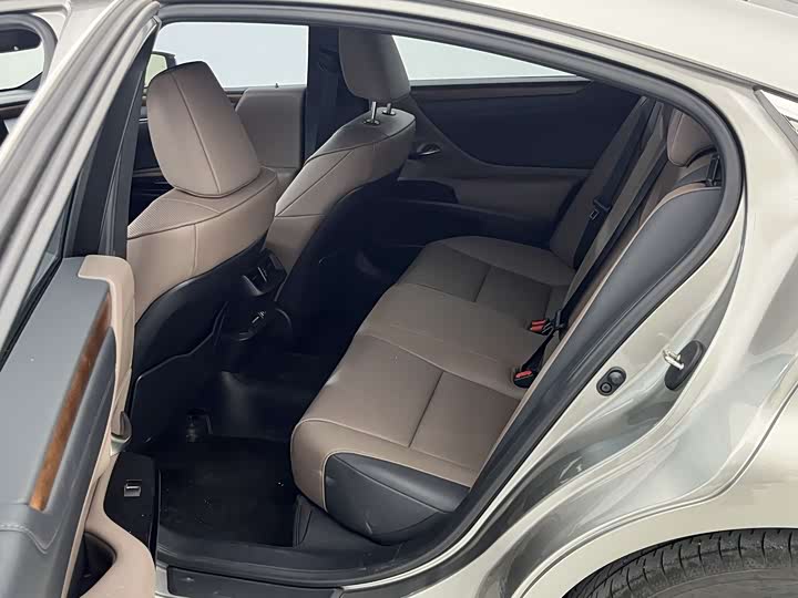 Lexus ES 2024 200 Premium - zdjęcie 15