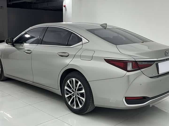 Lexus ES 2024 200 Premium - zdjęcie 17