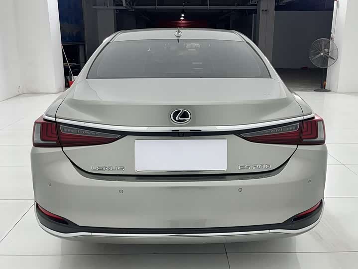 Lexus ES 2024 200 Premium - zdjęcie 18
