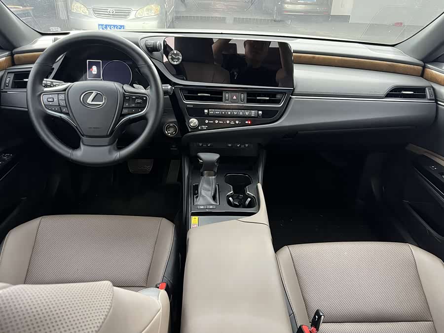 Lexus ES 2024 200 Premium - zdjęcie 3