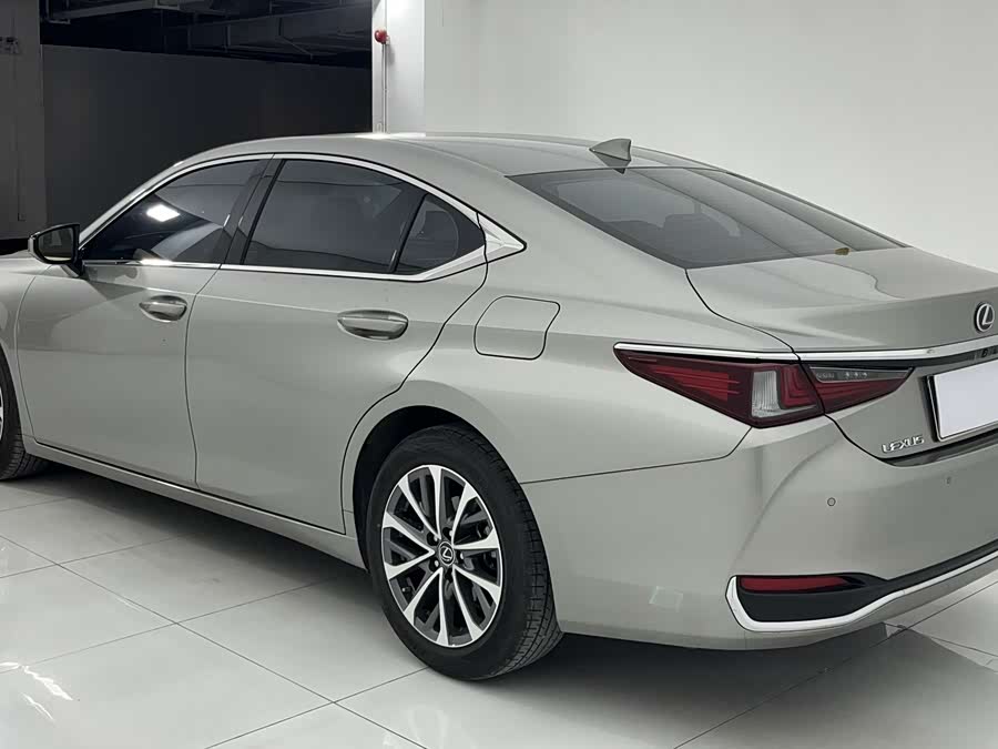 Lexus ES 2024 200 Premium - zdjęcie 7