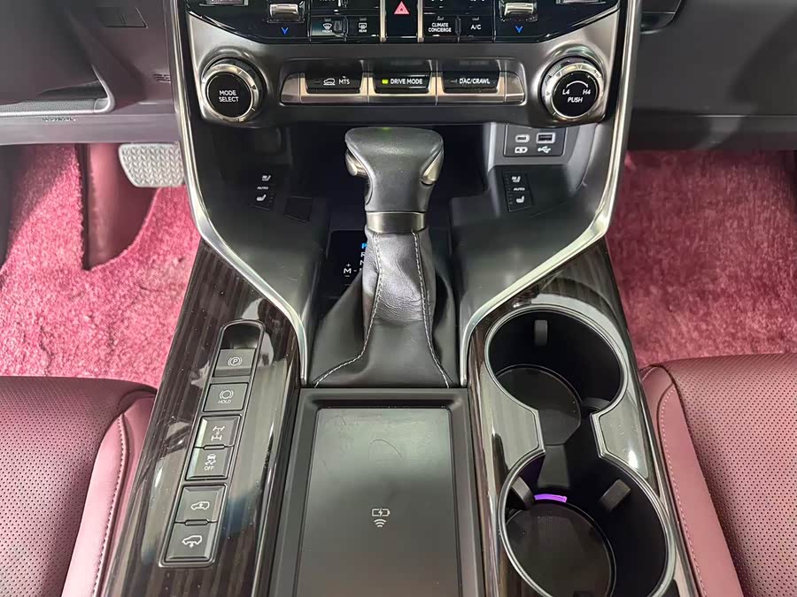 Lexus LX 2022 600 Signature Middle East Edition - zdjęcie 12
