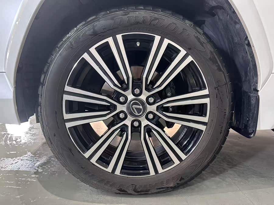 Lexus LX 2022 600 Signature Middle East Edition - zdjęcie 7