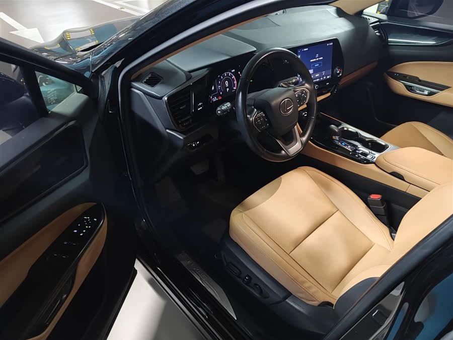 Lexus NX 2022 350h FWD Premium - zdjęcie 12