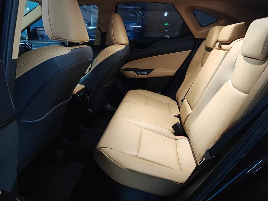 Lexus NX 2022 350h FWD Premium - zdjęcie 13