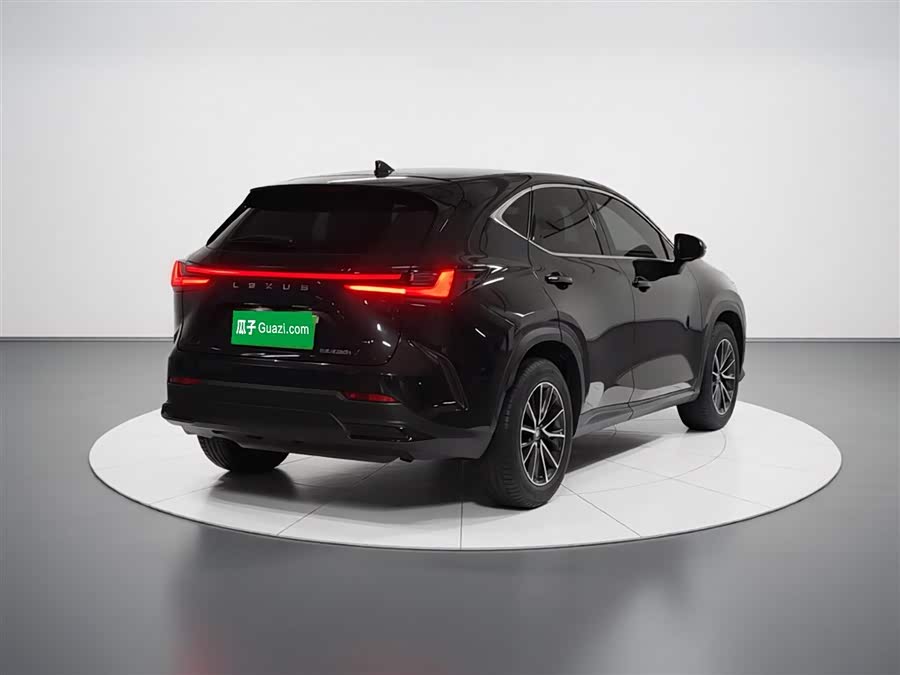 Lexus NX 2022 350h FWD Premium - zdjęcie 4