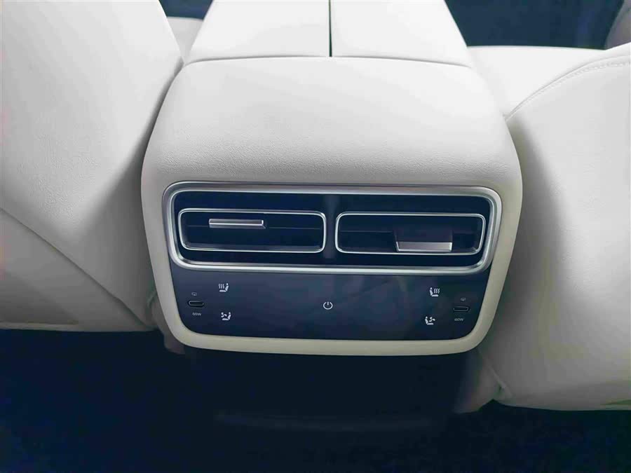 Li Auto L6 2024 Pro - zdjęcie 13
