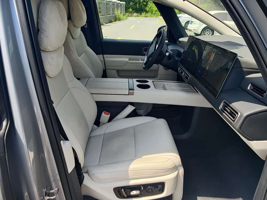 Li Auto MEGA 2025 Home Special Edition - zdjęcie 12