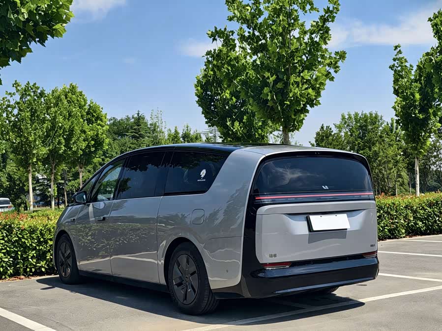 Li Auto MEGA 2025 Home Special Edition - zdjęcie 4