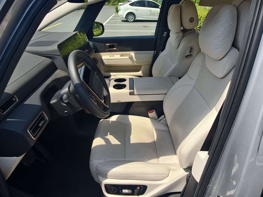 Li Auto MEGA 2025 Home Special Edition - zdjęcie 8