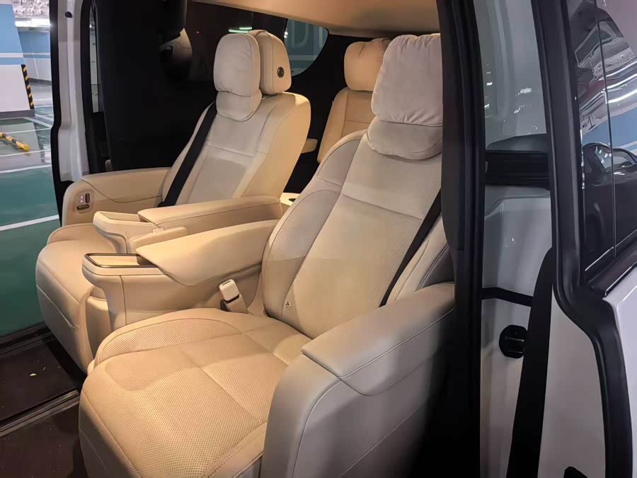 Li Auto MEGA 2025 Ultra Smart Refresh - zdjęcie 3