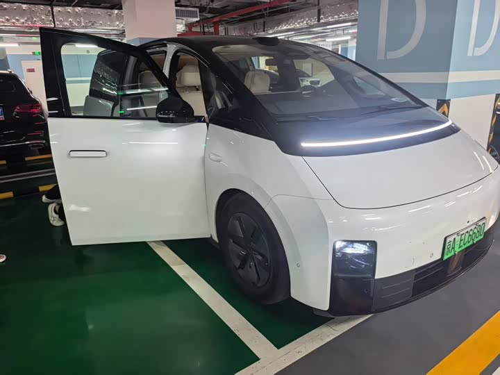 Li Auto MEGA 2025 Ultra Smart Refresh - zdjęcie 8