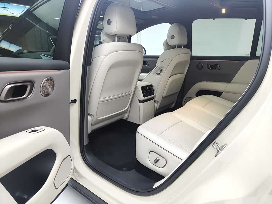 Li Auto i6 2025 4WD Standard - zdjęcie 12