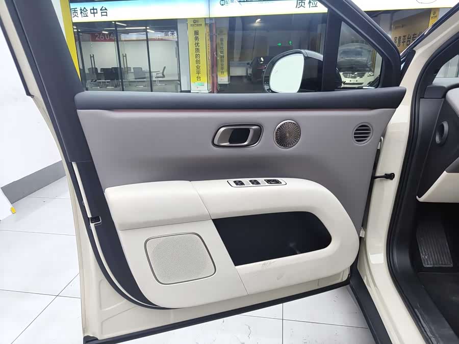 Li Auto i6 2025 4WD Standard - zdjęcie 14