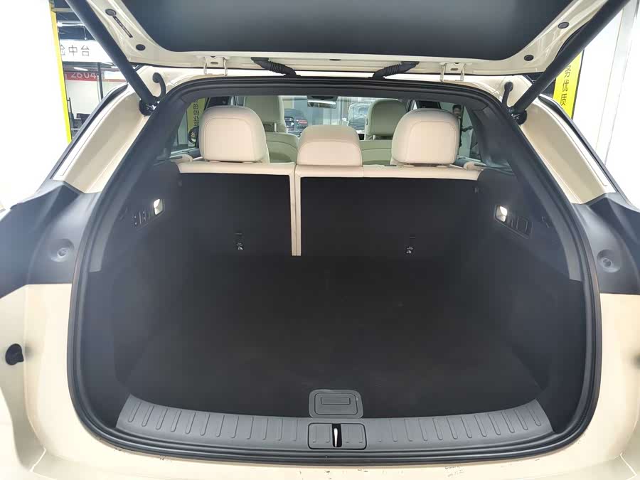 Li Auto i6 2025 4WD Standard - zdjęcie 15