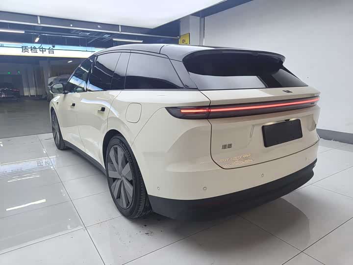 Li Auto i6 2025 4WD Standard - zdjęcie 18
