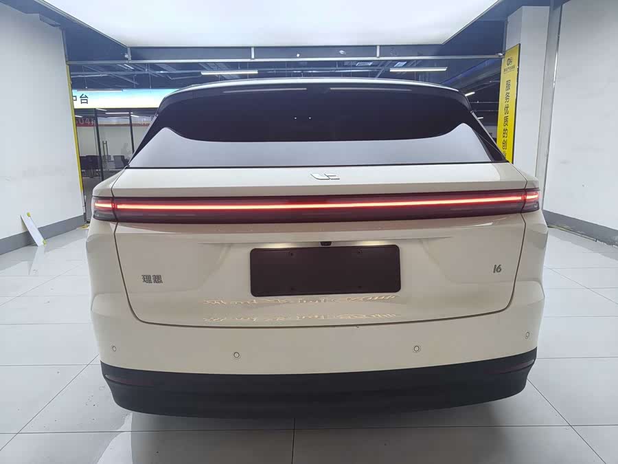 Li Auto i6 2025 4WD Standard - zdjęcie 5