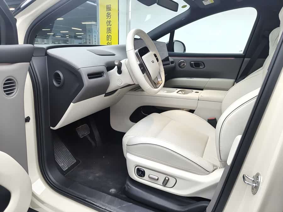Li Auto i6 2025 4WD Standard - zdjęcie 6