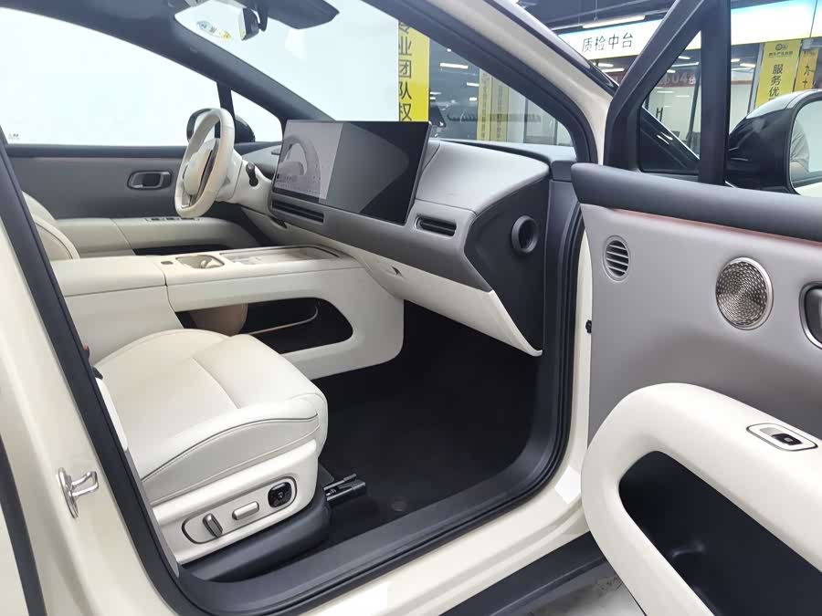 Li Auto i6 2025 4WD Standard - zdjęcie 10