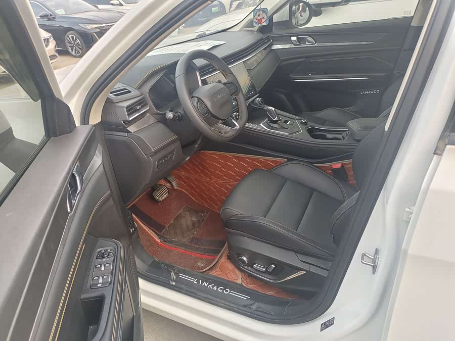 Lynk & Co 01 2023 2.0TD Two-Wheel Drive Pro - zdjęcie 4