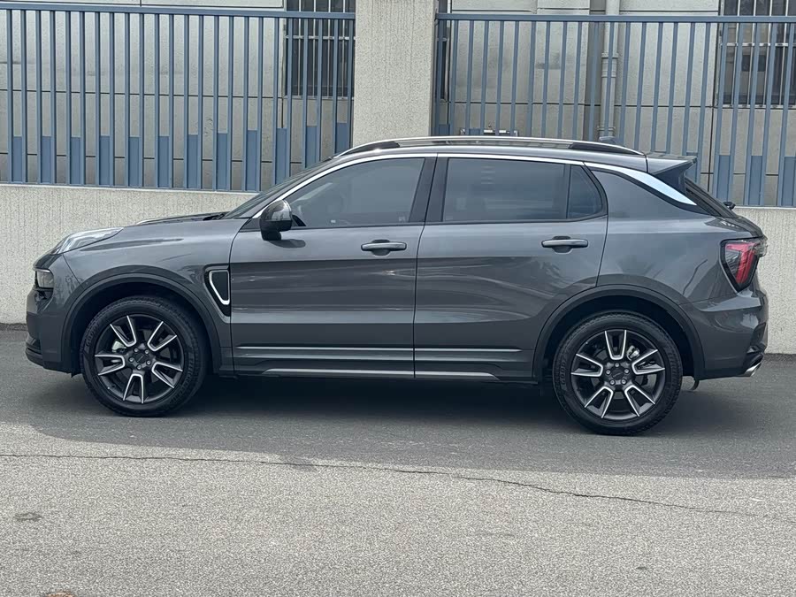 Lynk & Co 01 2023 2.0TD Two-Wheel Drive Pro - zdjęcie 7