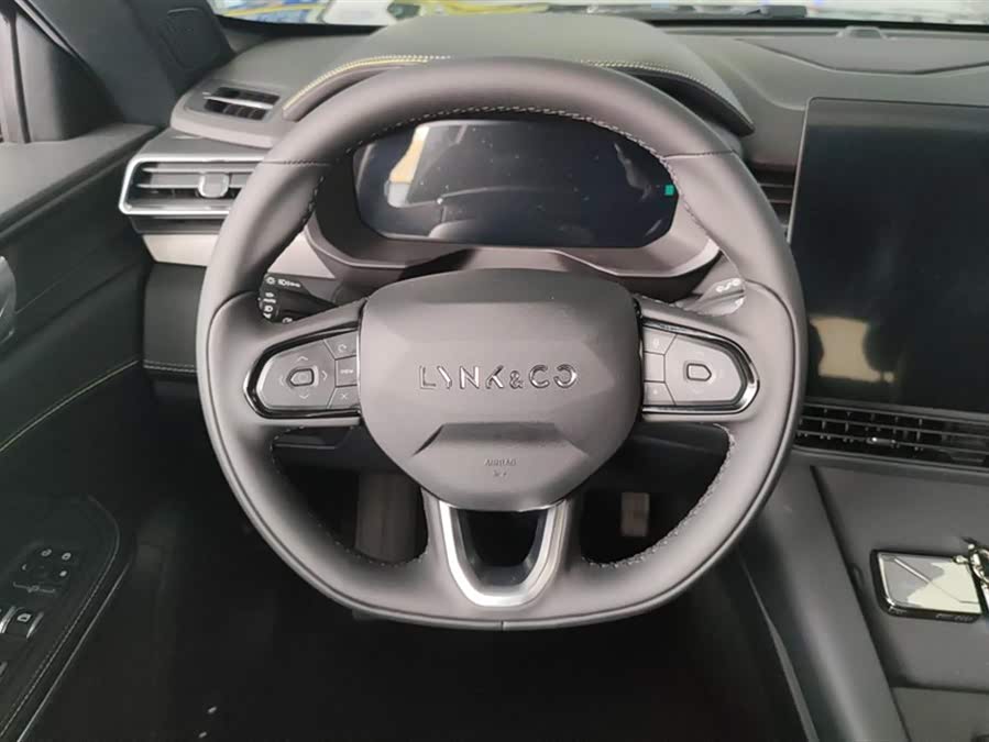 Lynk & Co 01 2025 2.0T 2WD New Version - zdjęcie 15