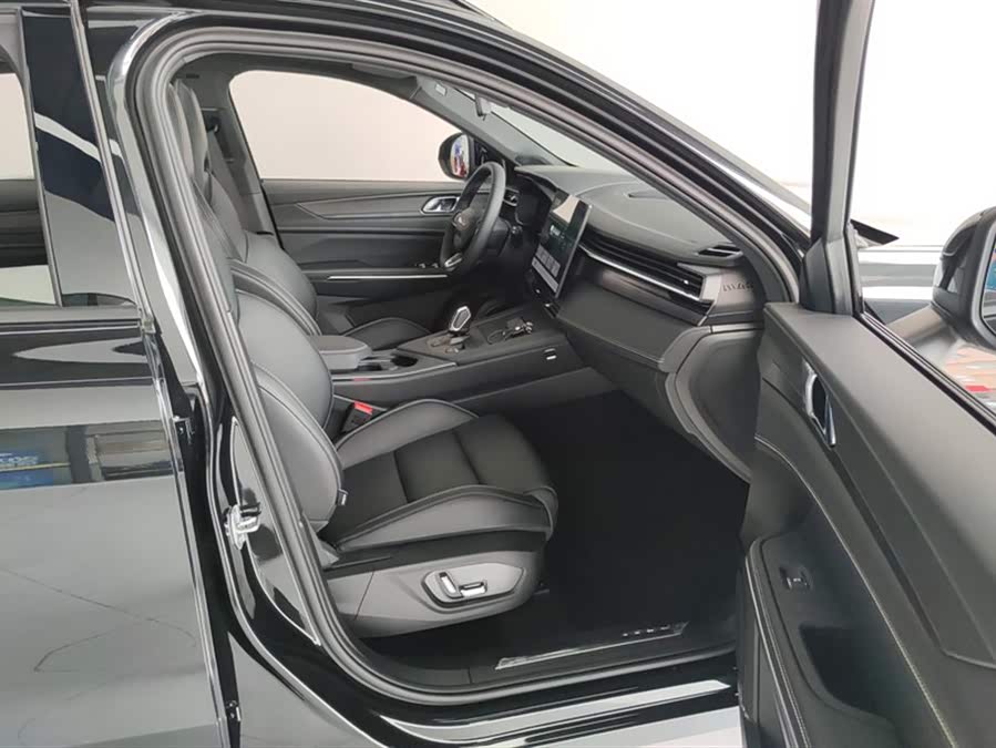 Lynk & Co 01 2025 2.0T 2WD New Version - zdjęcie 8