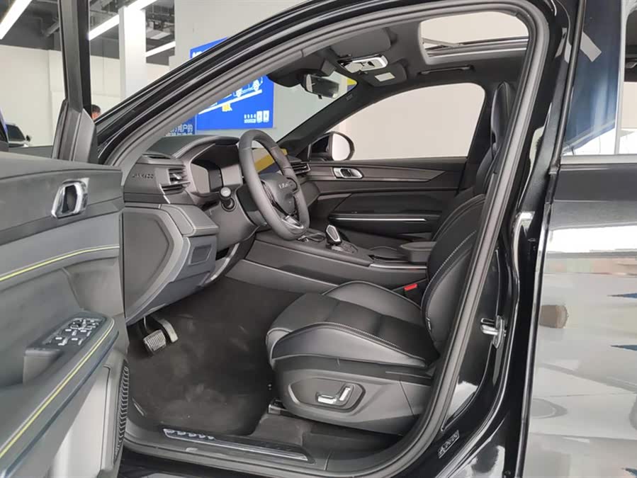 Lynk & Co 01 2025 2.0T 2WD New Version - zdjęcie 9