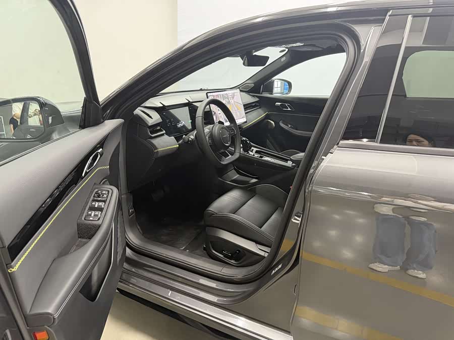Lynk & Co 03 2.0T Auto Ultra - zdjęcie 2