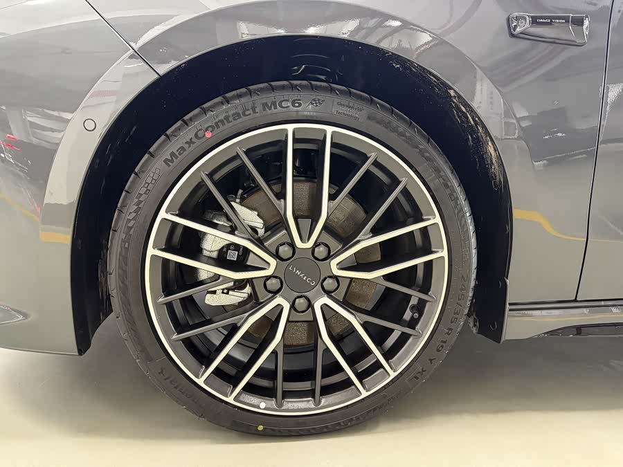 Lynk & Co 03 2.0T Auto Ultra - zdjęcie 13
