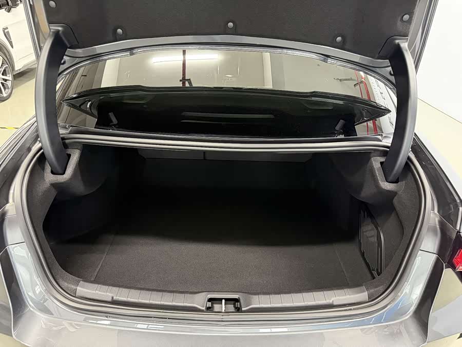 Lynk & Co 03 2.0T Auto Ultra - zdjęcie 15