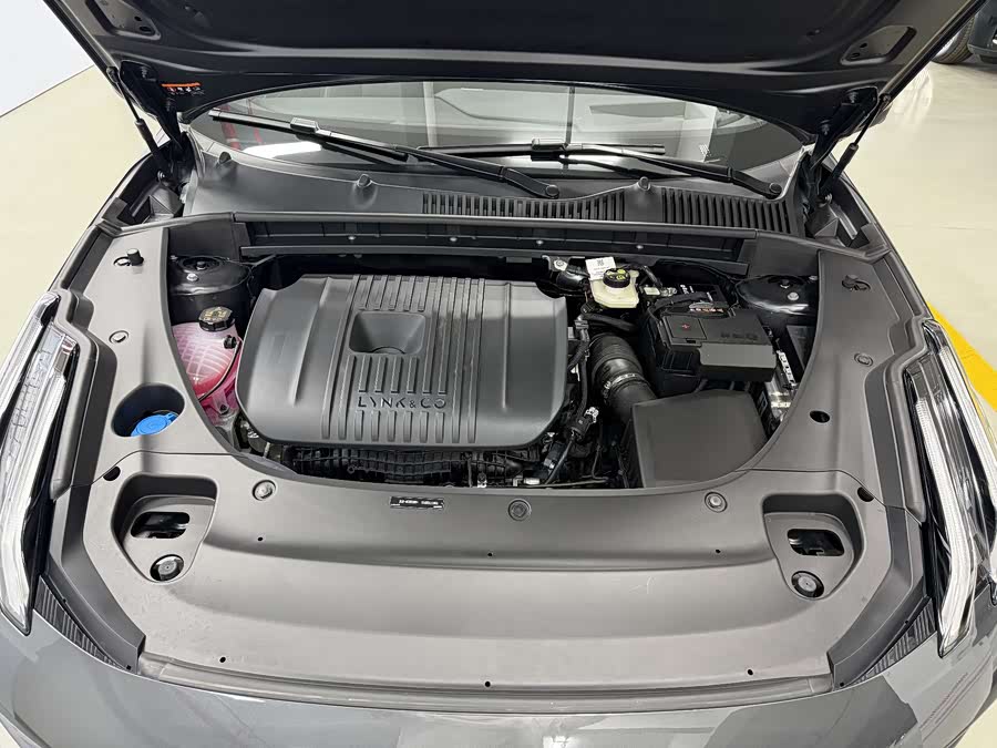 Lynk & Co 03 2.0T Auto Ultra - zdjęcie 16