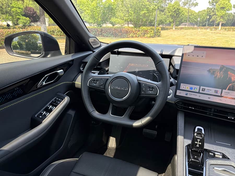 Lynk & Co 03 2.0T Auto Ultra - zdjęcie 16