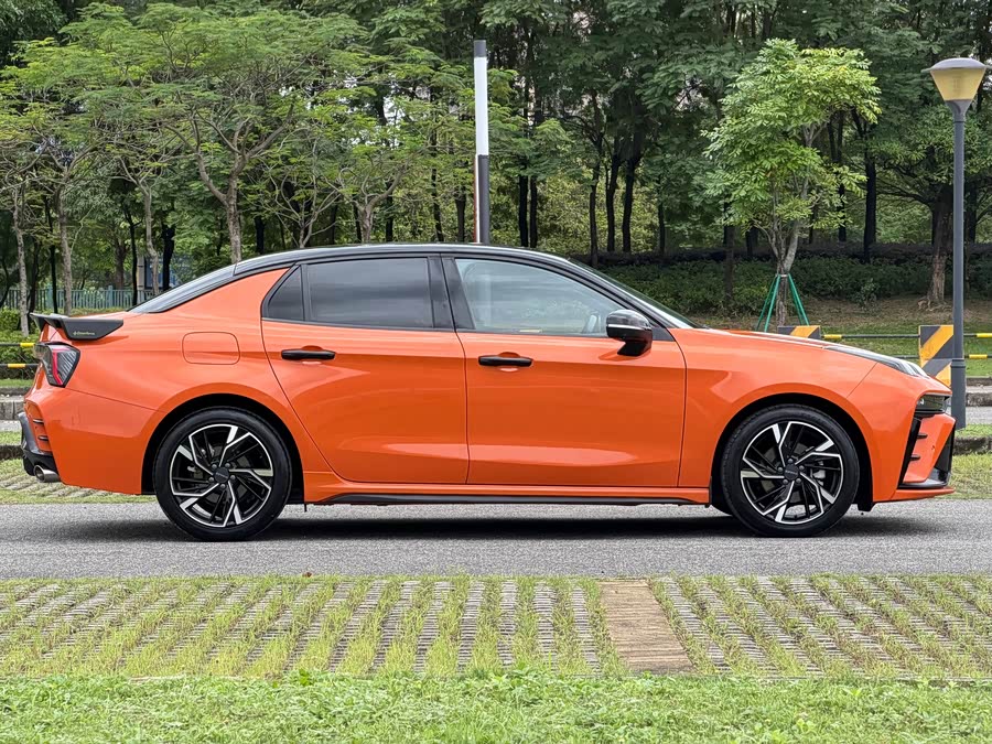 Lynk & Co 03 2025 1.5TD DCT Champion Edition Pro - zdjęcie 11