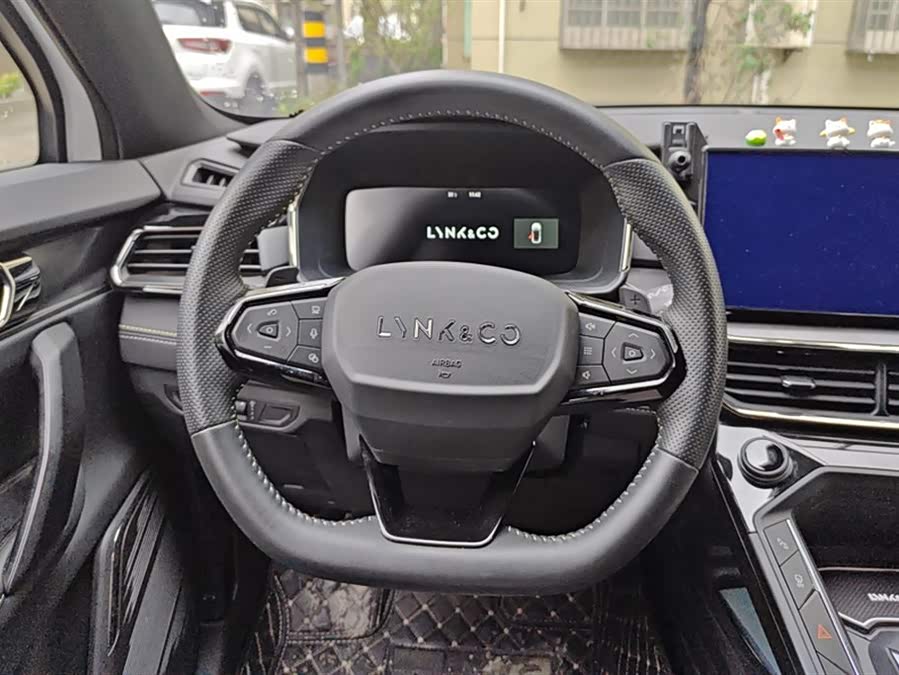 Lynk & Co 06 2023 Remix 1.5T Halo - zdjęcie 15