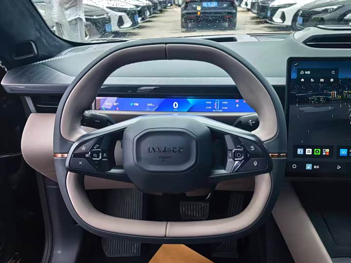 Lynk & Co Z10 2024 95kWh 806km RWD Intelligent Driving Max - zdjęcie 15