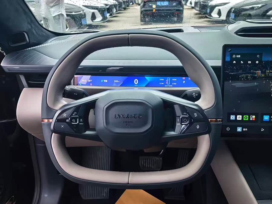 Lynk & Co Z10 2024 95kWh 806km RWD Intelligent Driving Max - zdjęcie 6