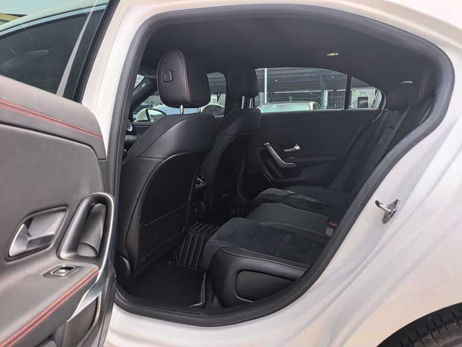 Mercedes-Benz A-Class 2023 A 200 L Fashion Edition - zdjęcie 11