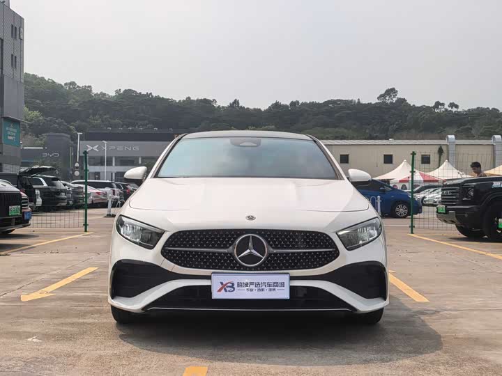 Mercedes-Benz A-Class 2023 A 200 L Fashion Edition - zdjęcie 15