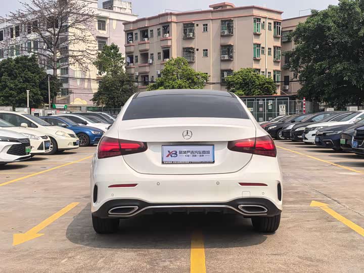 Mercedes-Benz A-Class 2023 A 200 L Fashion Edition - zdjęcie 17